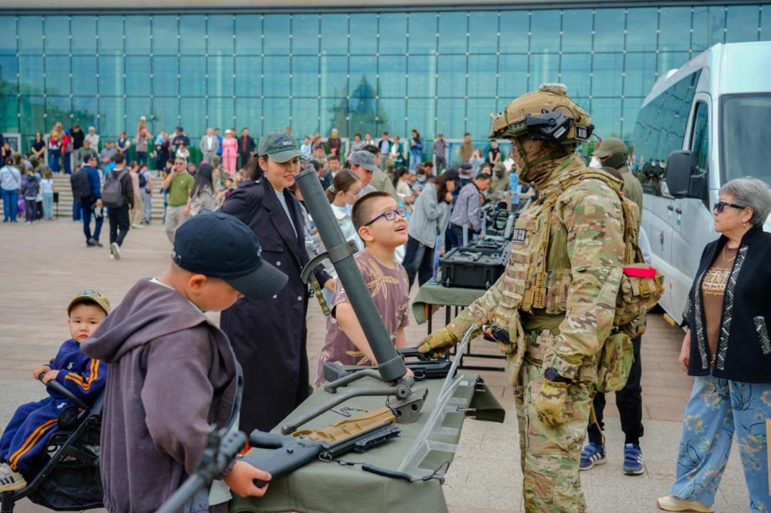 робот