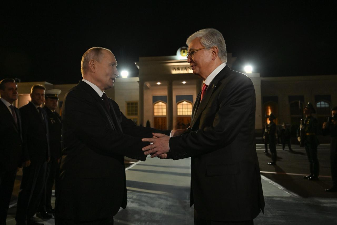Қос президент әуежайда қоштасты