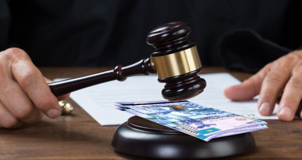40 млн теңге пара алған: Өскеменде сот алқасының төрағасы ұсталды