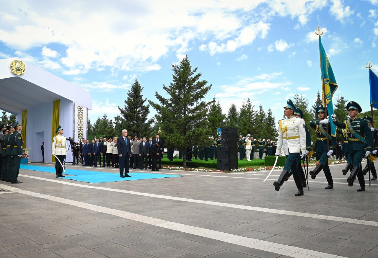 Қасым-Жомарт Тоқаев Мемлекеттік ту көтеру рәсіміне қатысты