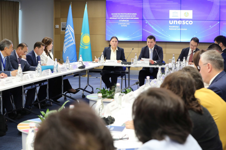 Ерлан Қарин ЮНЕСКО және ИСЕСКО істері жөніндегі ұлттық комиссияның отырысын өткізді