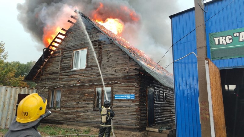 Көкшетауда үйдің шатырына найзағай түсіп, өрт шықты
