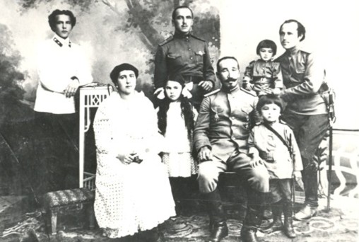 б